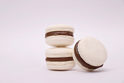 Пирожное воздушное макарон «Кофе-Бейлиз»